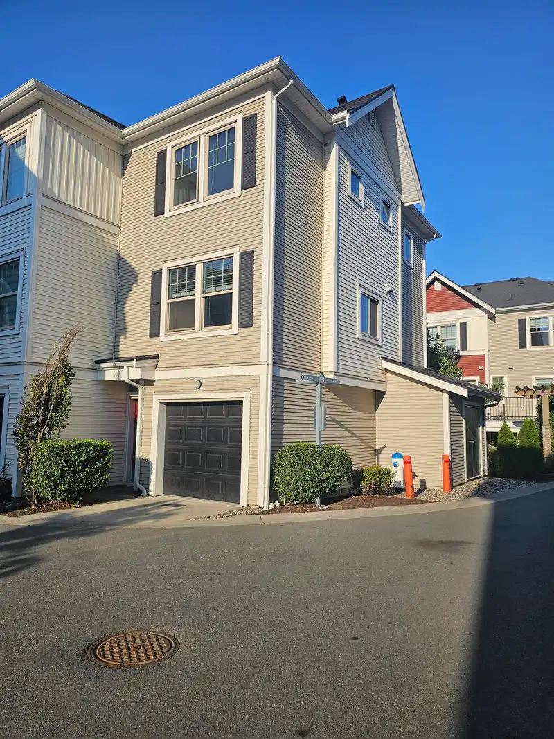 122 32633 SIMON AVENUE - photo 2 of 26