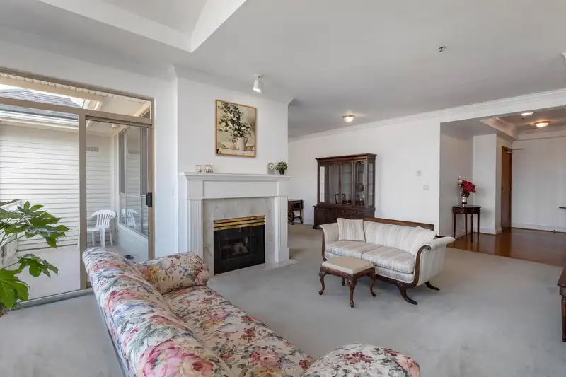 405 3777 W 8TH AVENUE - photo 3 of 24