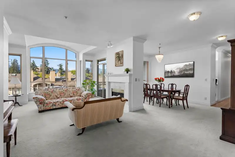 405 3777 W 8TH AVENUE - photo 4 of 24
