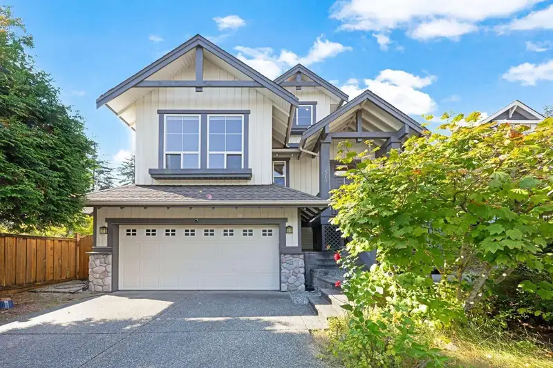 513 FOREST PARKWAY - photo 1 of 30