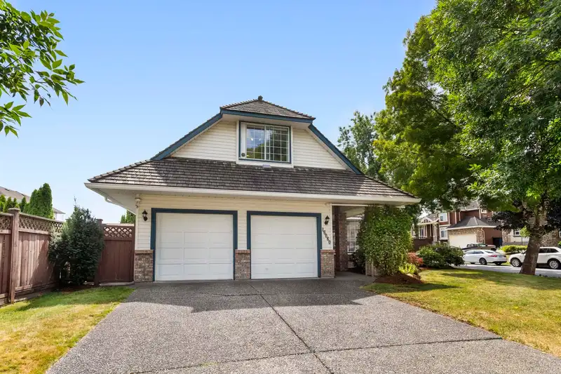 16060 93 AVENUE - photo 1 of 40