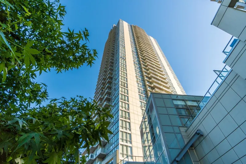 3607 9981 WHALLEY BOULEVARD - photo 4 of 25