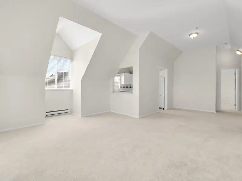 406 5556 14 AVENUE - photo 4 of 39