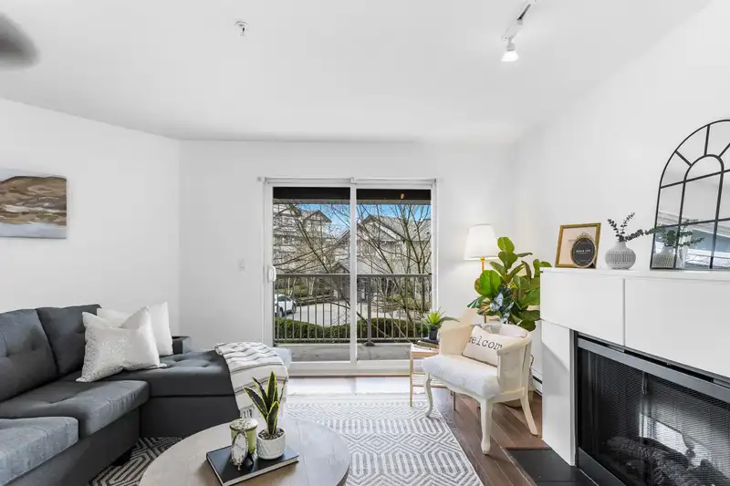 211 19340 65 AVENUE - photo 1 of 34