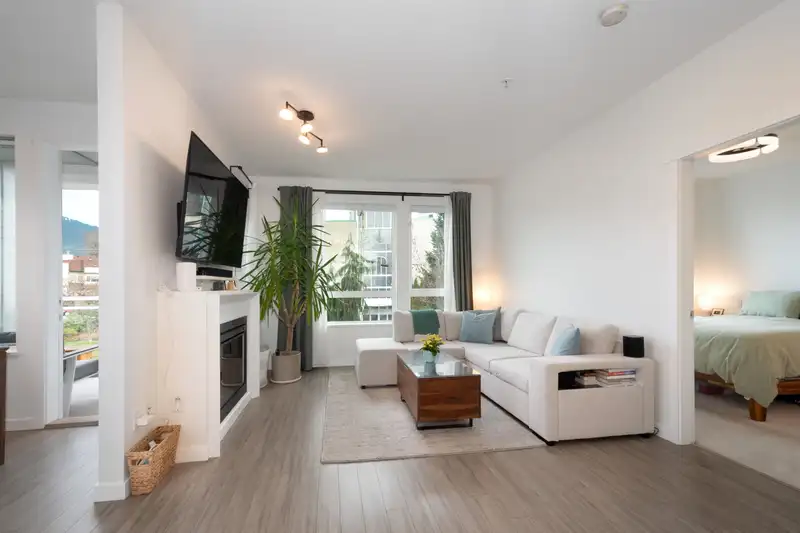 204 217 W 8TH STREET - photo 3 of 24