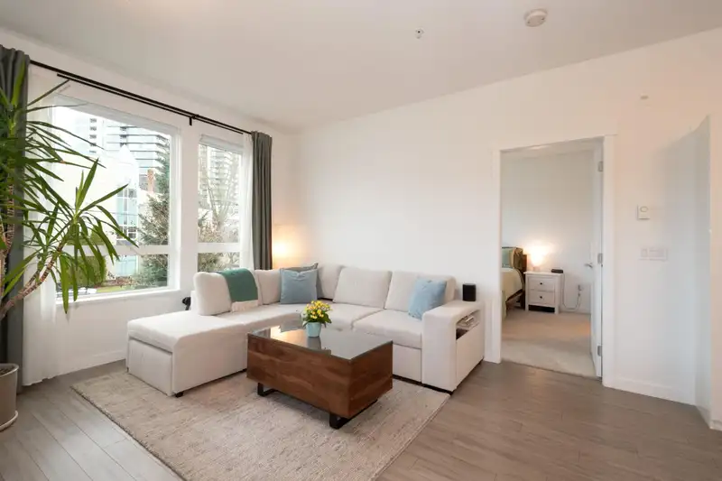 204 217 W 8TH STREET - photo 4 of 24