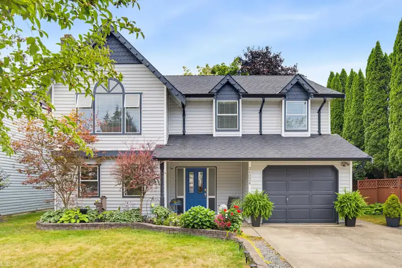 21226 92 AVENUE - photo 1 of 40