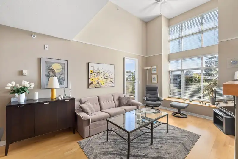417 5700 ANDREWS ROAD - photo 4 of 31
