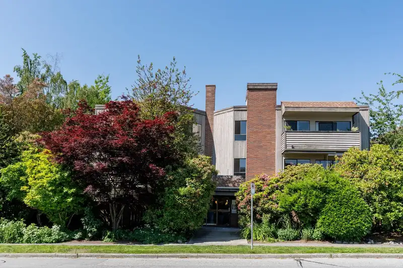 107 206 E 15TH STREET - photo 1 of 30