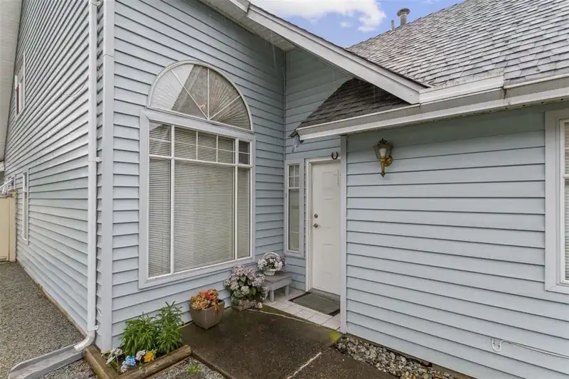44 2865 GLEN DRIVE - photo 2 of 20
