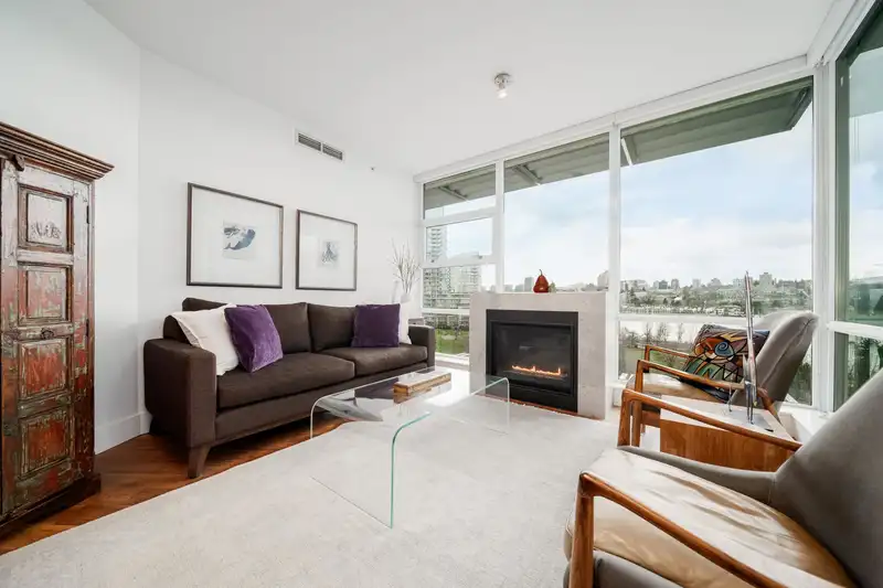 702 638 BEACH CRESCENT - photo 1 of 40