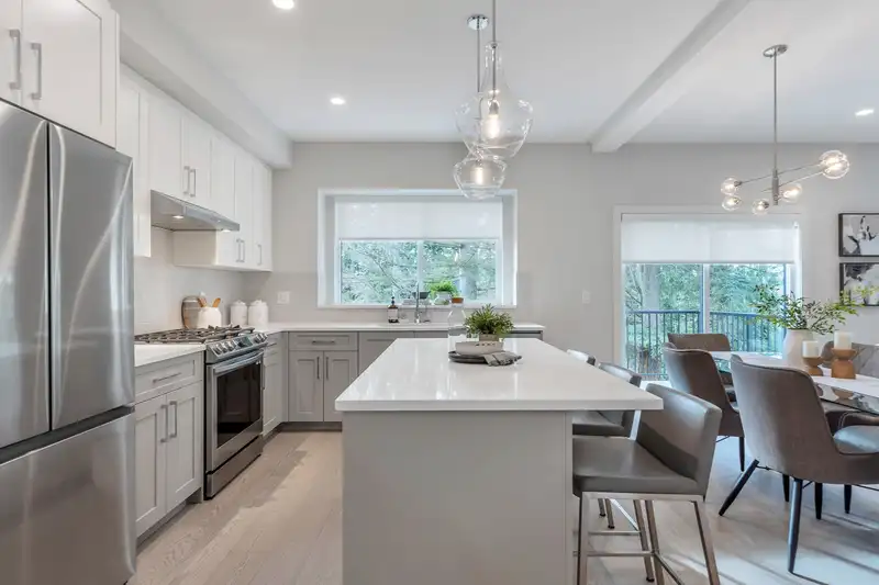 134 1833 165A STREET - photo 2 of 15