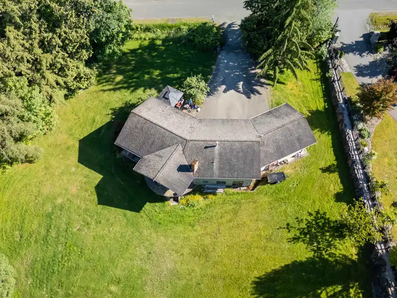 22063 86A AVENUE - photo 4 of 14