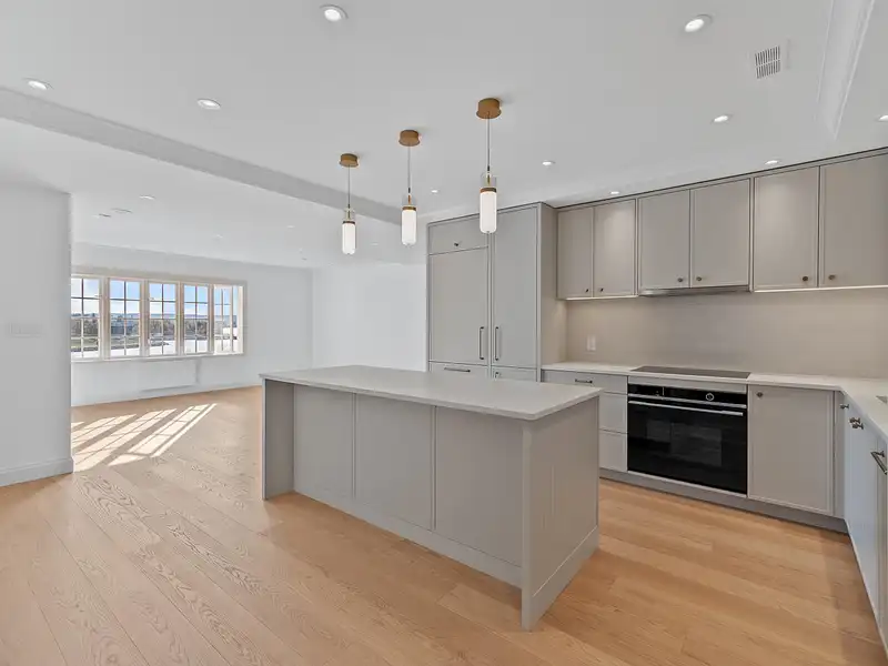 306 1311 BEACH AVENUE - photo 4 of 39