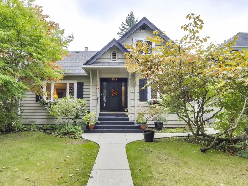 3238 W KING EDWARD AVENUE - photo 1 of 40