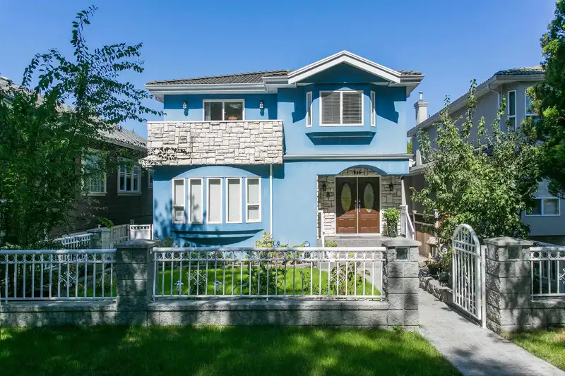 915 E 23RD AVENUE - photo 1 of 30