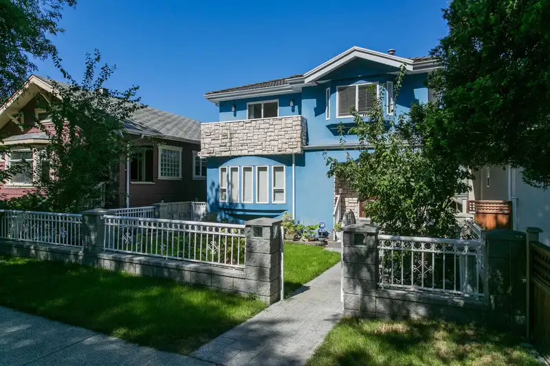915 E 23RD AVENUE - photo 2 of 30