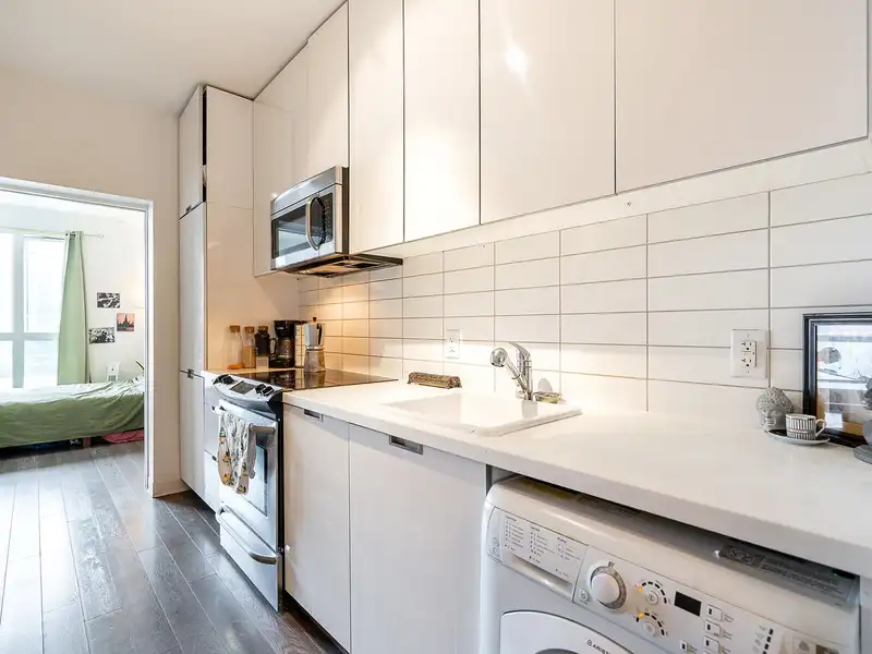 411 138 E HASTINGS STREET - photo 4 of 16