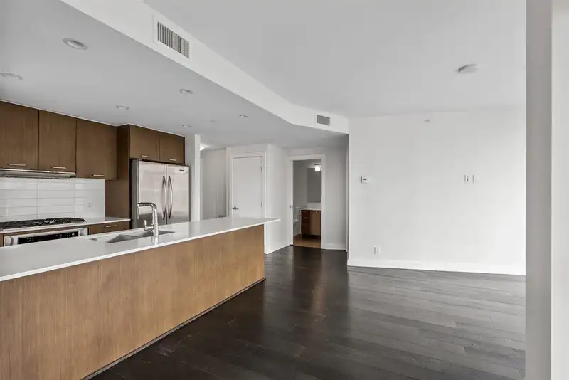 1503 1372 SEYMOUR STREET - photo 3 of 16