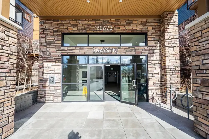 310 20673 78 AVENUE - photo 2 of 40