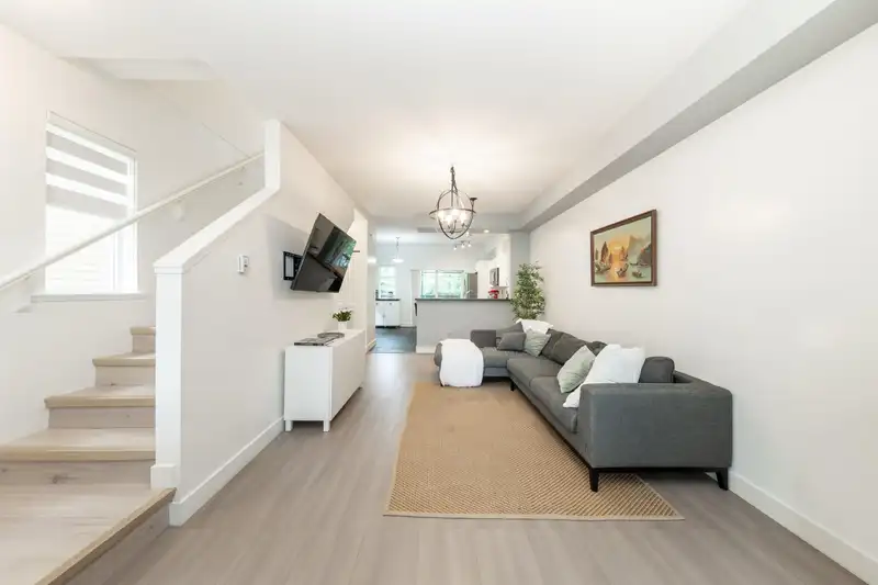 81 19932 70 AVENUE - photo 3 of 22