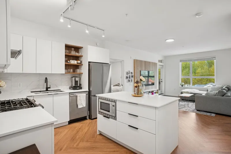 415 3229 ST JOHNS STREET - photo 2 of 25