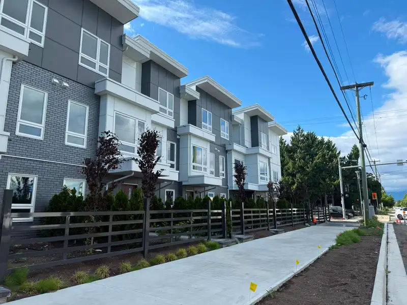 4 3033 SHELL ROAD - photo 3 of 5