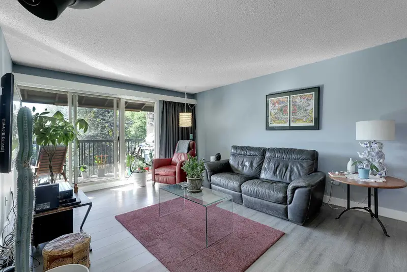 409 9857 MANCHESTER DRIVE - photo 2 of 25