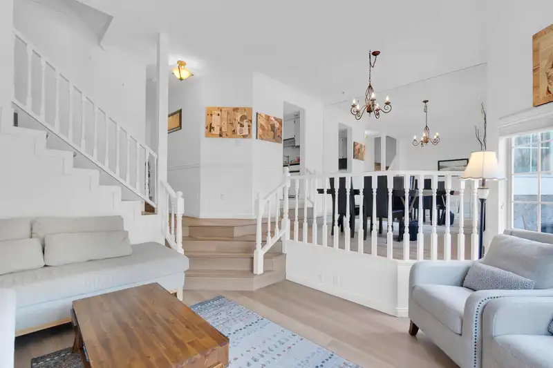 108 216 E 6TH STREET - photo 2 of 36