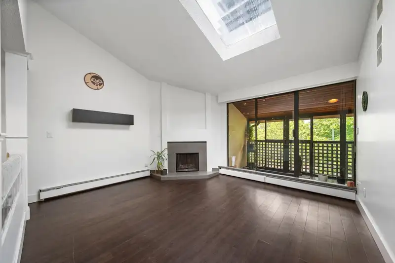 304 141 W 13TH STREET - photo 2 of 21