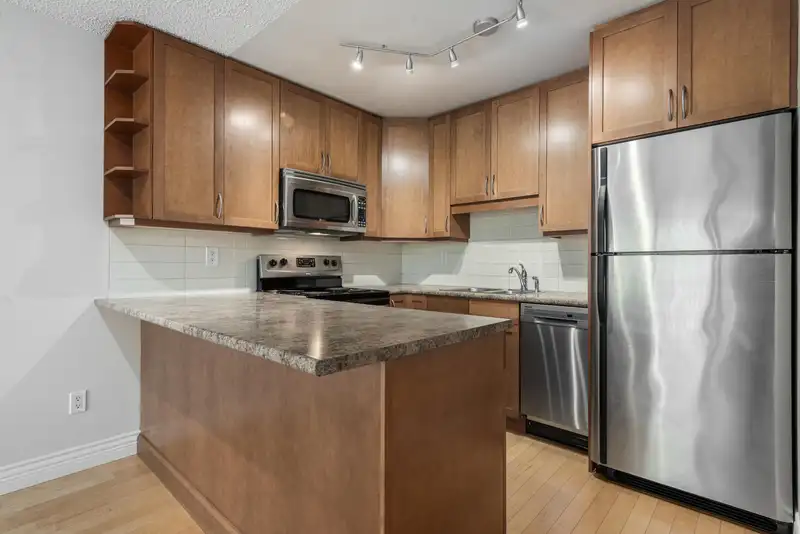 401 2920 ASH STREET - photo 2 of 21