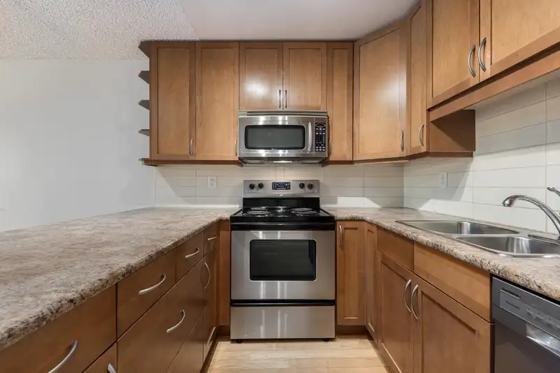 401 2920 ASH STREET - photo 4 of 21