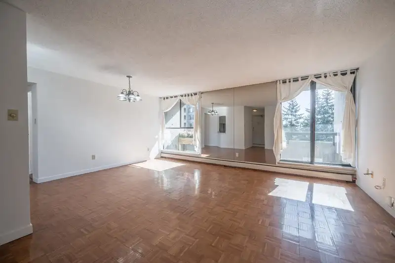 604 3755 BARTLETT COURT - photo 3 of 19