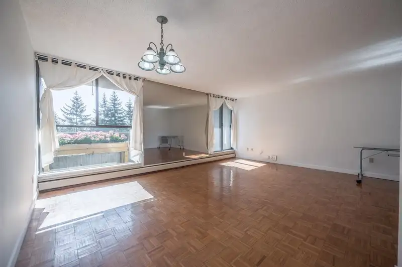 604 3755 BARTLETT COURT - photo 4 of 19