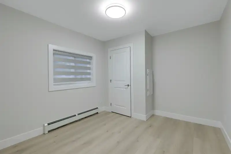 12509 77B AVENUE - photo 2 of 40