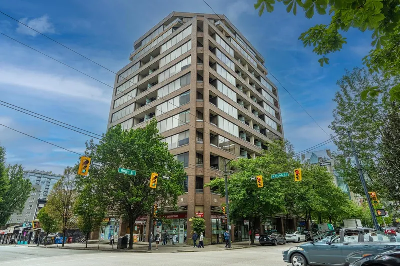 1012 1010 HOWE STREET - photo 3 of 21