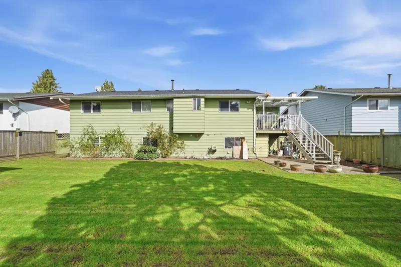 11926 82A AVENUE - photo 3 of 25