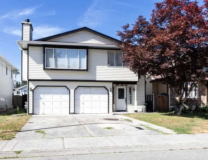 22419 125 AVENUE - photo 1 of 20