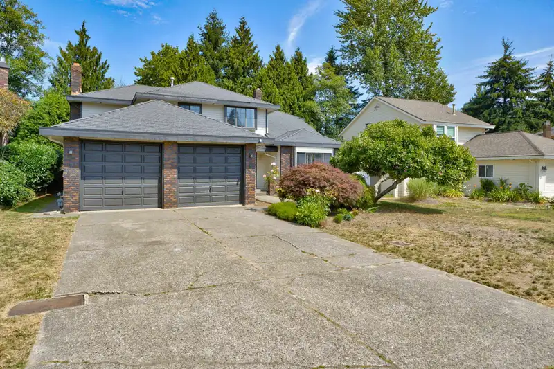 16327 NORTHGLEN CLOSE - photo 3 of 40