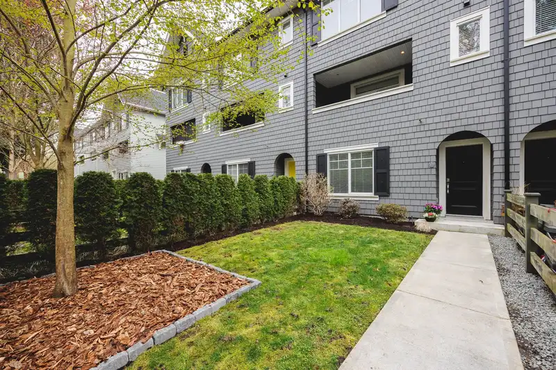 17 16357 15 AVENUE - photo 1 of 39