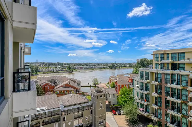 1107 1 RENAISSANCE SQUARE - photo 1 of 25