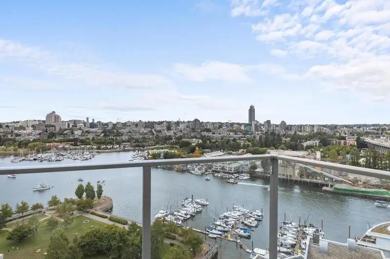 2102 638 BEACH CRESCENT - photo 1 of 25