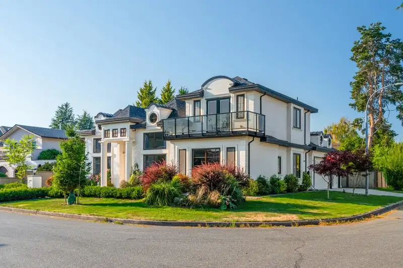 6599 YEATS CRESCENT - photo 2 of 30