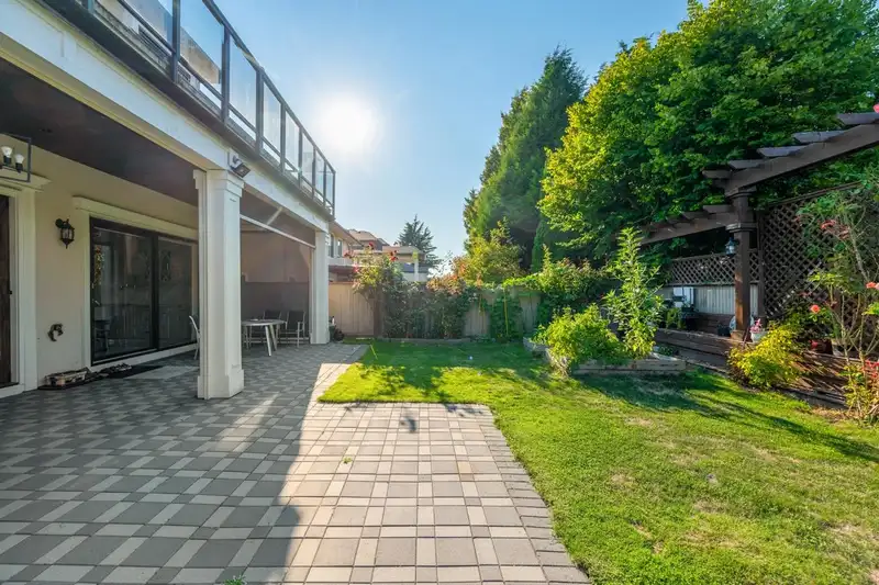 6599 YEATS CRESCENT - photo 4 of 30