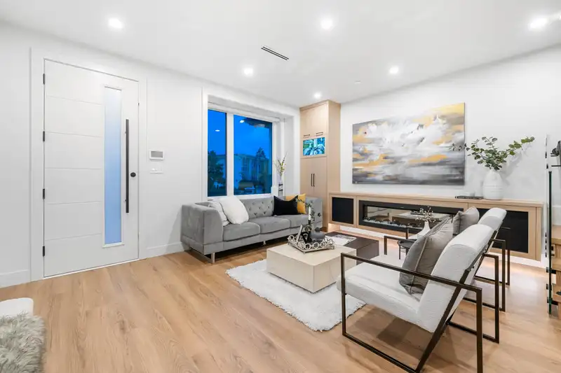 1810 E 55TH AVENUE - photo 4 of 40