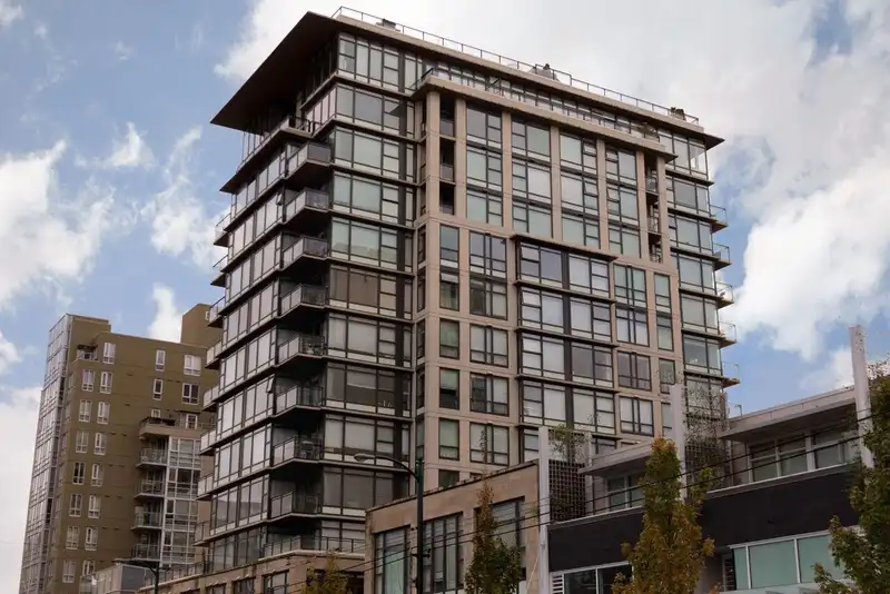 1006 1068 W BROADWAY - photo 2 of 33