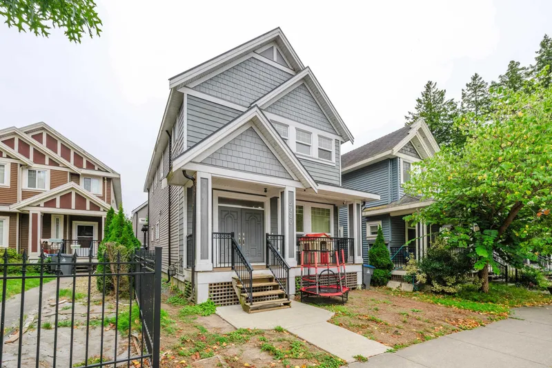 5930 128 STREET - photo 2 of 25