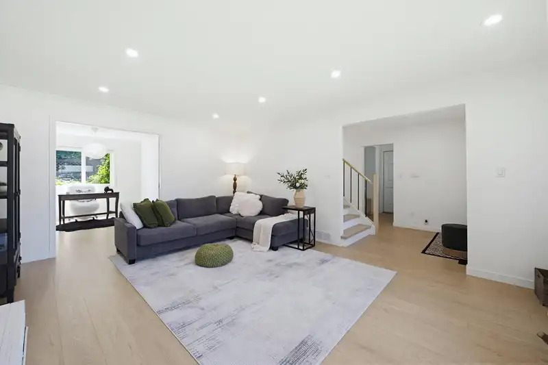 20418 90A AVENUE - photo 3 of 37