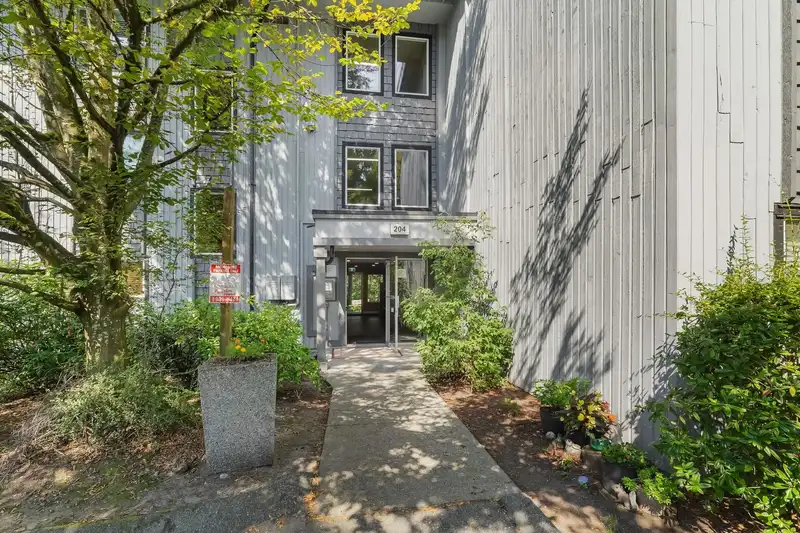331 204 WESTHILL PLACE - photo 1 of 30