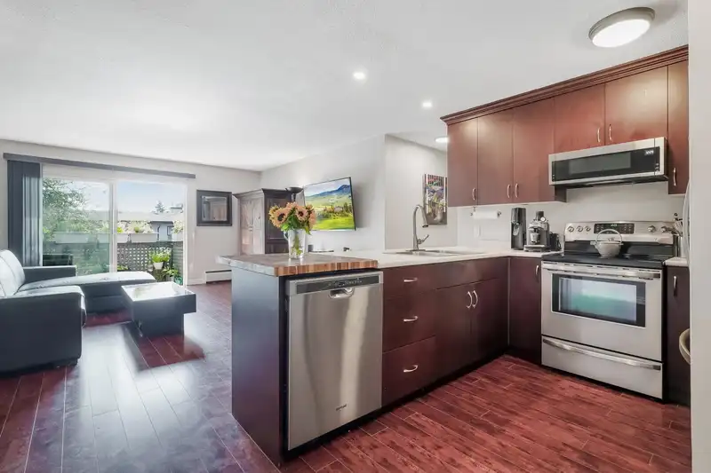 331 204 WESTHILL PLACE - photo 2 of 30